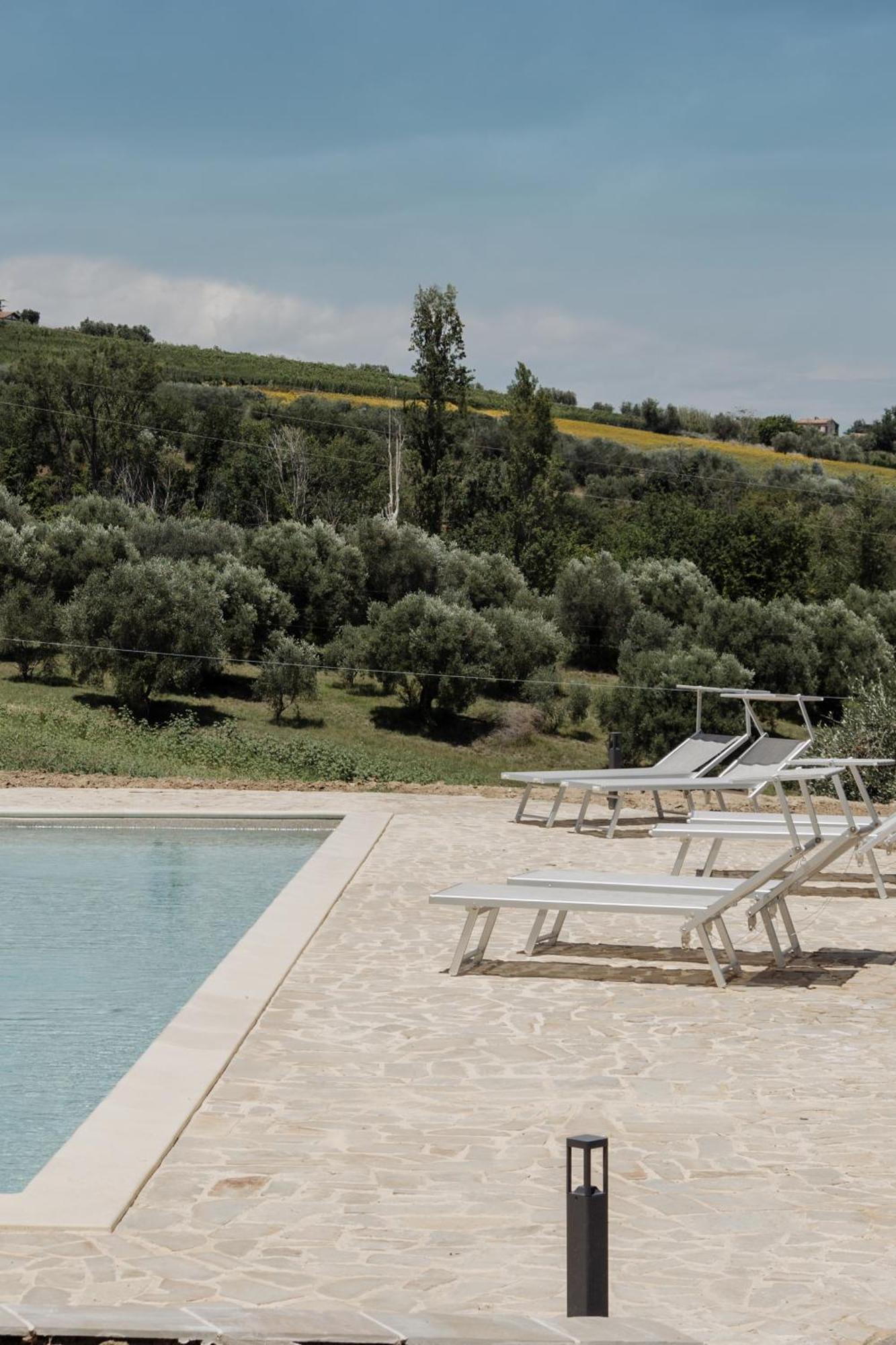Agriturismo Qui Voglio Monte Roberto Ngoại thất bức ảnh